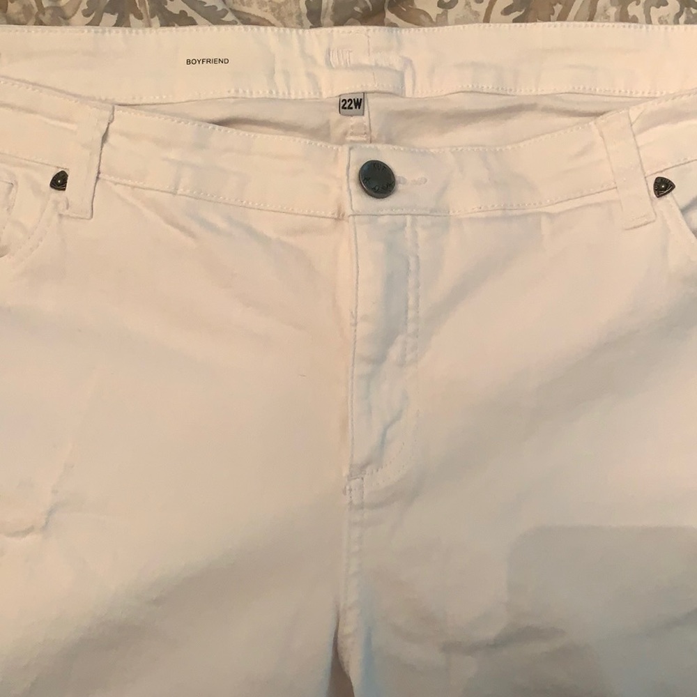 White Kut from the Kloth boyfriend jeans!